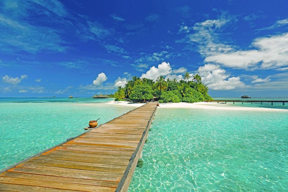 Resort Medhufushi Island 4*
